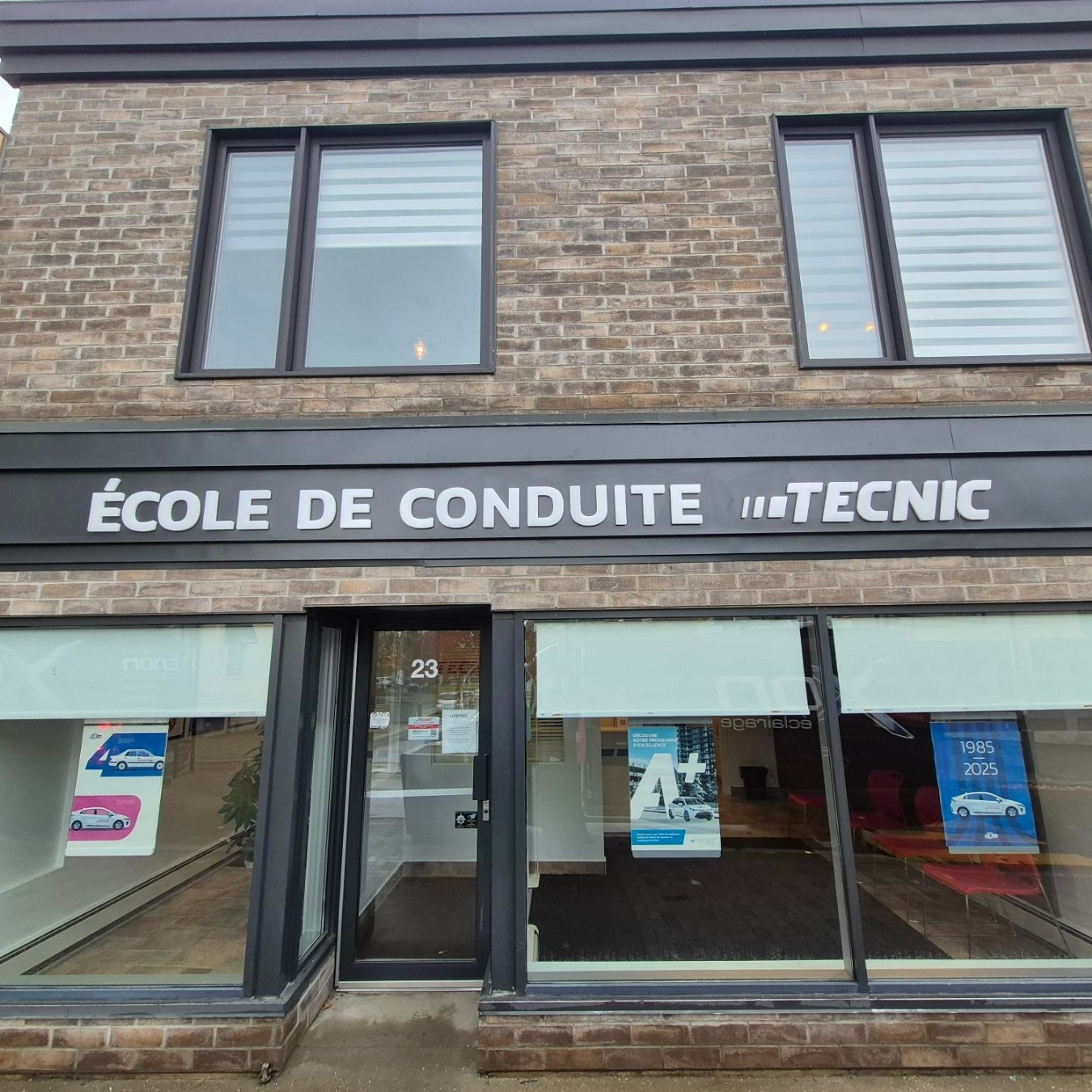 Enseigne en lettres 3D pour l'école de conduite Tecnic à Ste-Thérèse